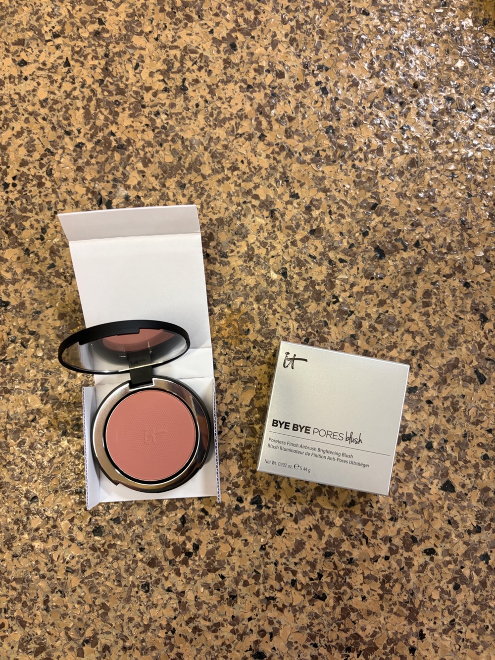 it cosmetics Bye Bye Pores Blush - Carefree (Natural Mauve)